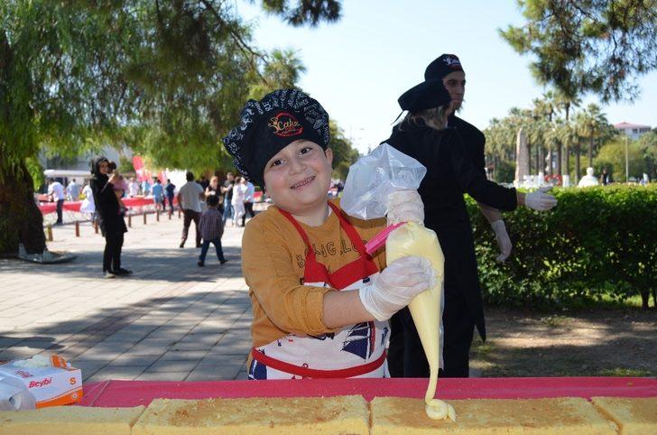 İzmir’de en büyük pasta rekoru Son Dakika Haberler