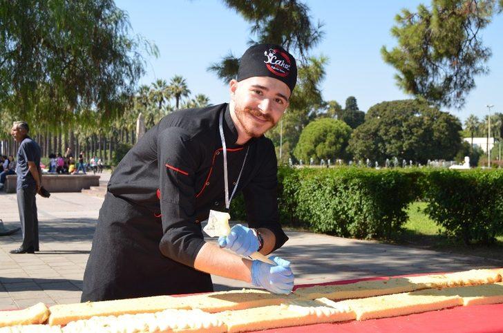 İzmir’de en büyük pasta rekoru Son Dakika Haberler