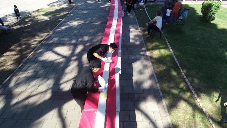 İzmir'de 2 bin 842 metre uzunluğundaki pasta ile rekor kırıldı G4