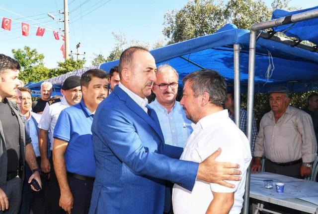 Bakan Çavuşoğlu şehidin mevlidine katıldı