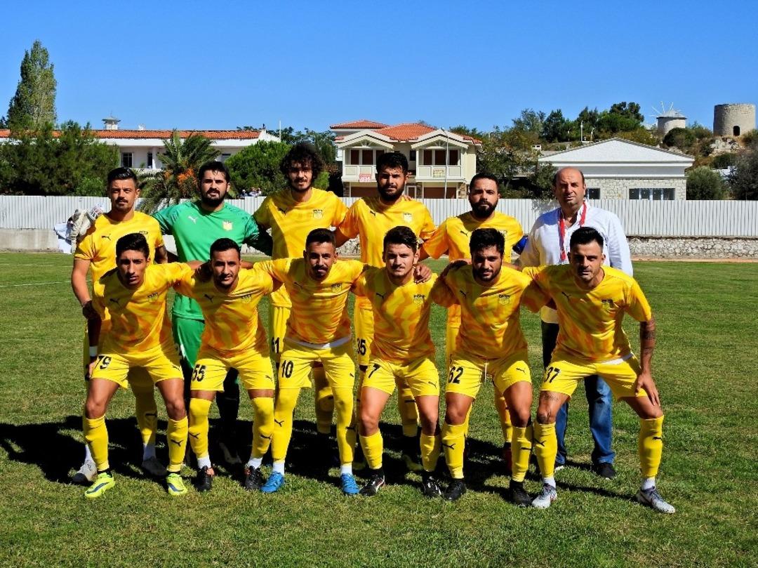 &Ccedil;eşme Belediyespor galibiyetle, Ala&ccedil;atıspor mağlubiyetle başladı