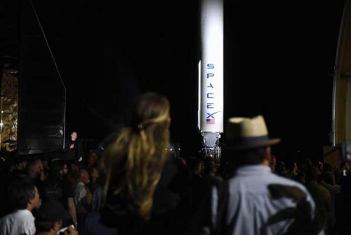 Elon Musk tanıttı! İşte farklı gezegenlere insan taşıyacak 'Starship' roketi!