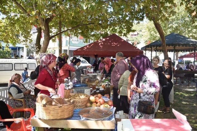 Selatin Köy Pazarı, 800 yıllık çınarın gölgesinde kuruluyor