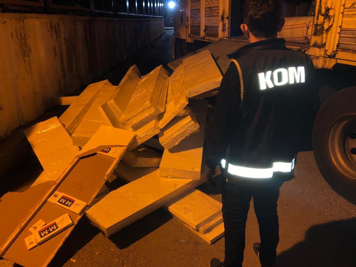 Polis ş&uuml;phelenince yakayı ele verdi! Şeytanın aklına gelmez!