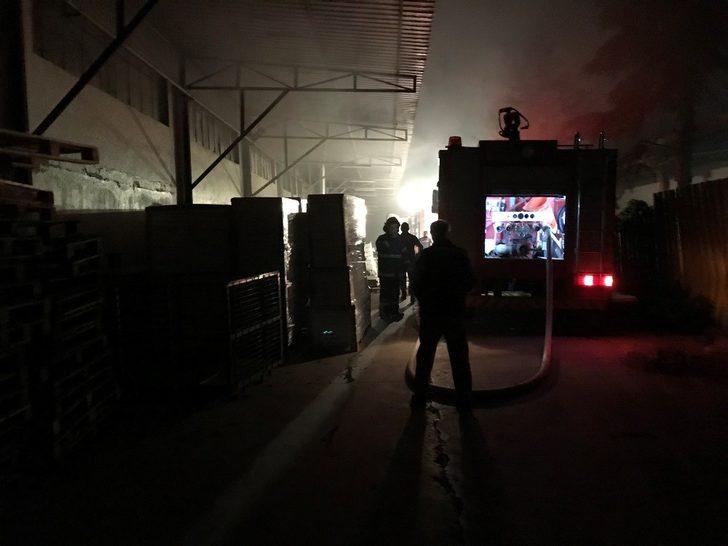 Manisa'da büyük yangın! Ekipler seferber oldu! G3