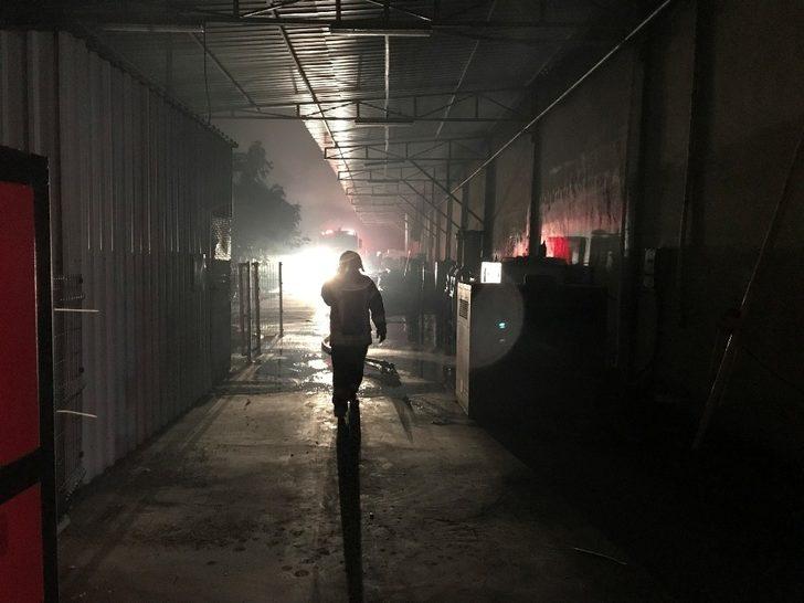 Manisa'da büyük yangın! Ekipler seferber oldu! G5