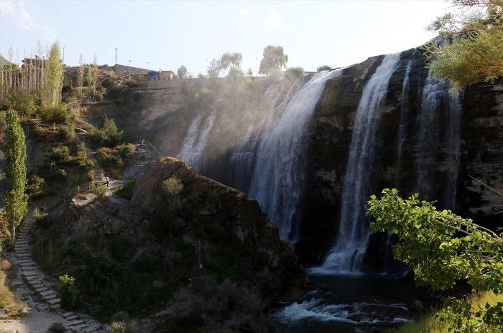 UNESCO'nun Dünya Mirası'na aday gösterildi! Tortum Şelalesi turistlerin gözdesi G4
