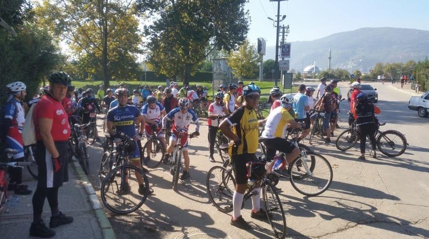Sağlıklı kalp için 30 kilometre pedal çevirdiler