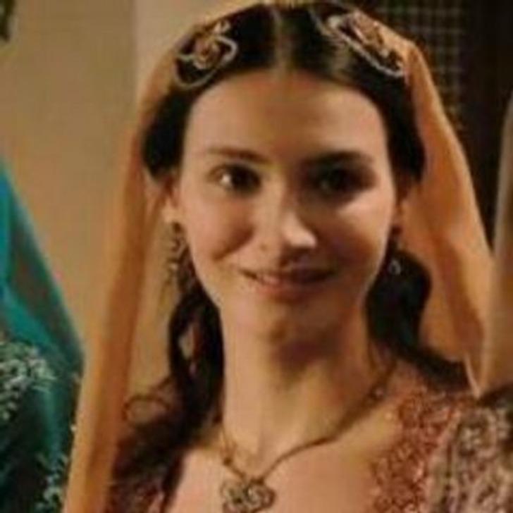 Ekranların güzel oyuncusu Gonca Sarıyıldız estetik harikası çıktı! G2