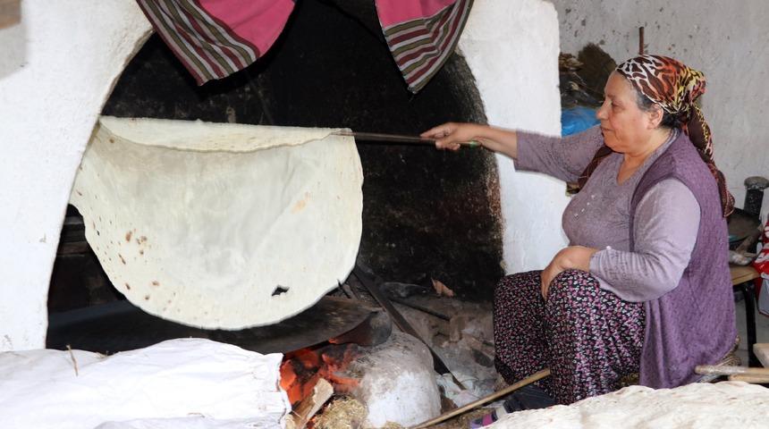 Yozgat’ta oklavalar kış sofraları için dönüyor