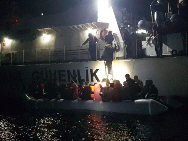 Foça ve Çeşme'de 78 kaçak göçmen yakalandı