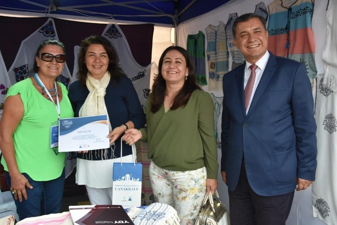 &Ccedil;anakkale Milletvekili İskenderoğlu&rsquo;ndan &rsquo;Altın Eller&rsquo; ustalarına teşekk&uuml;r