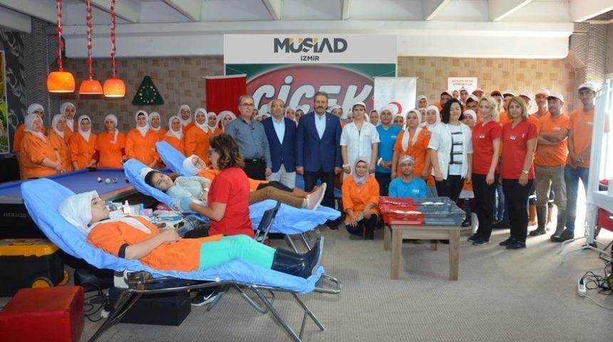 MÜSİAD İzmir’den Kızılay’a kan desteği