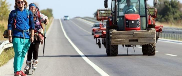 Çılgınlıkta sınır yok! İki kafadar bu şekilde dünyayı geziyor G1
