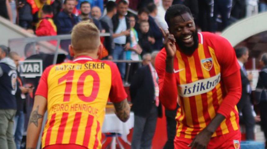 Emmanuel Adebayor: Bilal'e inanıyorum. Yalan söylemez