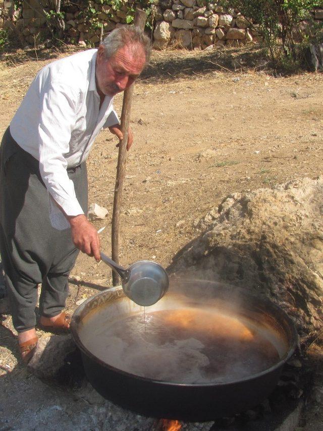 Nar ekşisi yapımında kullanılan 