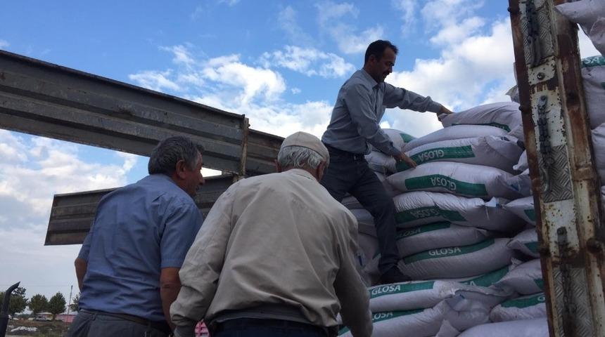 Afetten zarar g&ouml;ren 365 &ccedil;ift&ccedil;iye sertifikalı tohum dağıtıldı