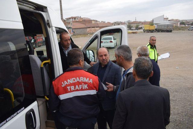 Sungurlu’da öğrenci servis araçları denetlendi