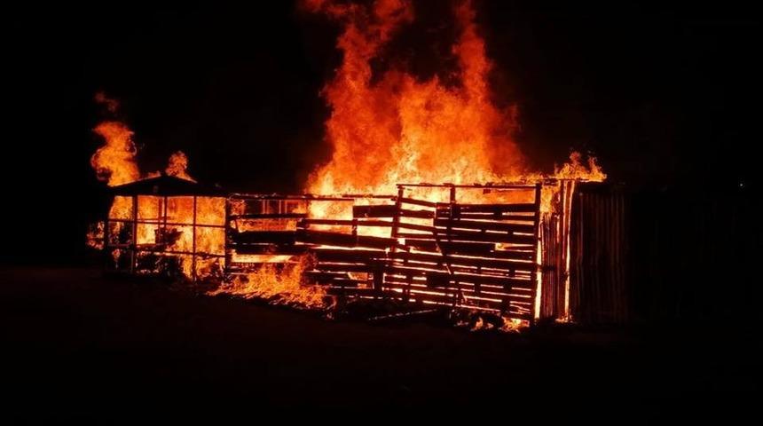 Elazığ&rsquo;da odunluk yangını
