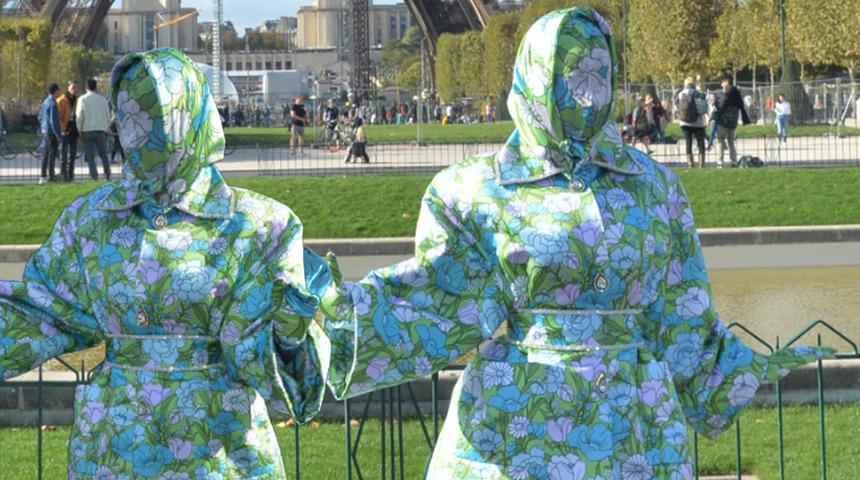 T&uuml;m g&ouml;zler &uuml;zerinde! Cardi B Paris Moda Haftası'na b&ouml;yle katıldı