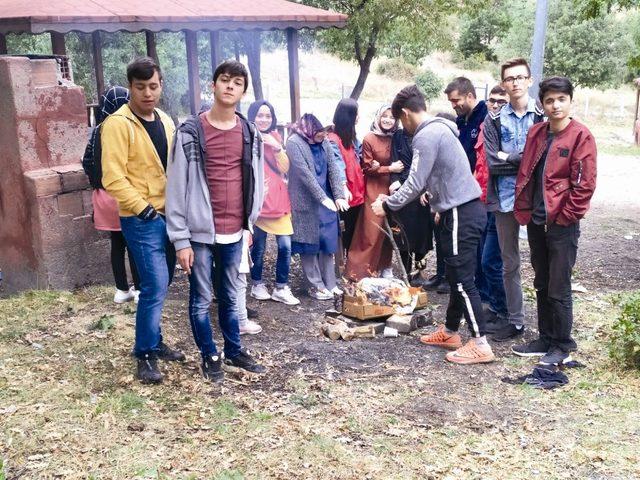 Önce piknik sonra temizlik yaptılar