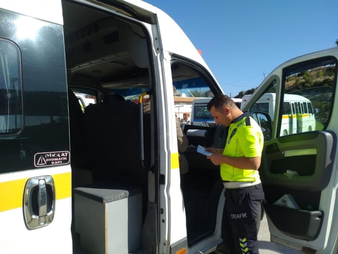 Selendi&rsquo;de servis ara&ccedil;larına sıkı denetim