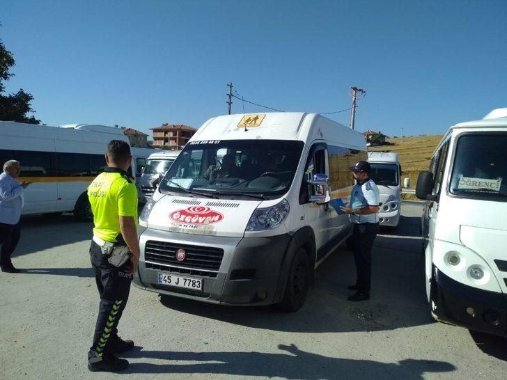 Selendi’de servis araçlarına sıkı denetim G4