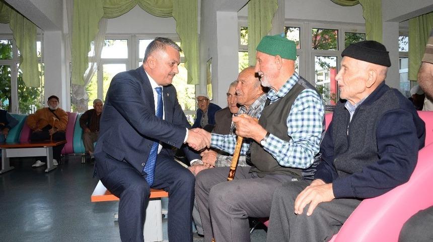 Vali Yazıcı&rsquo;dan &rsquo;D&uuml;nya yaşlılar g&uuml;n&uuml;&rsquo; mesajı