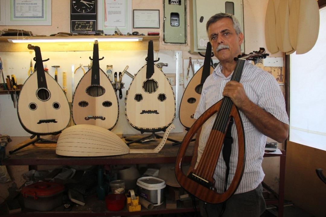 K&uuml;&ccedil;&uuml;k at&ouml;lyesinde &uuml;rettiği udlar, d&uuml;nyanın d&ouml;rt bir yanında kulakların pasını siliyor