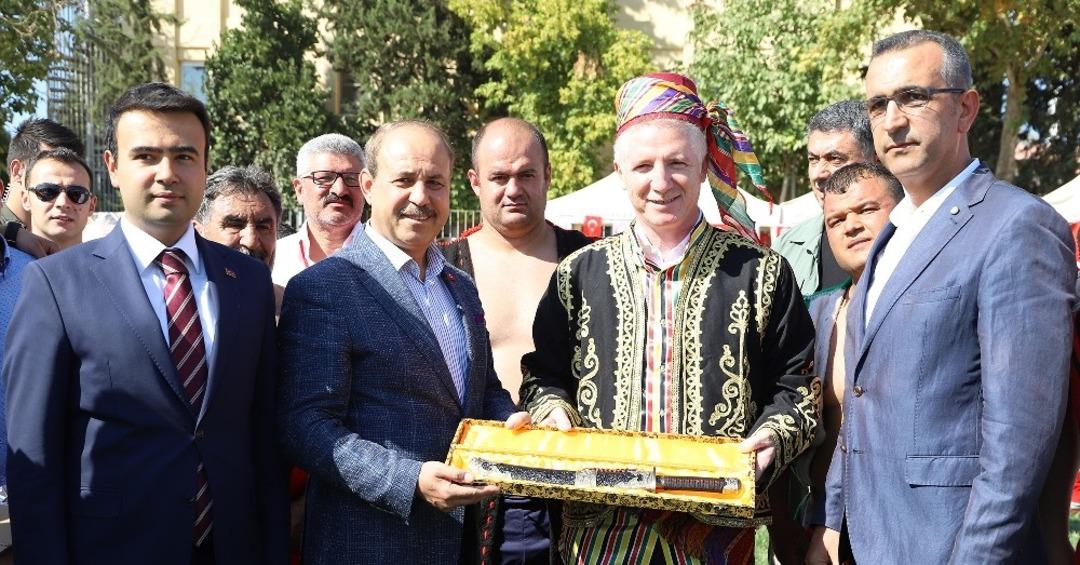 Aşırtmalı aba g&uuml;reşi T&uuml;rkiye Şampiyonası Oğuzeli&rsquo;nde yapıldı