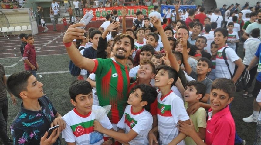 Cizreli &ouml;ğrenciler trib&uuml;nden ma&ccedil; izleme keyfini yaşayacak