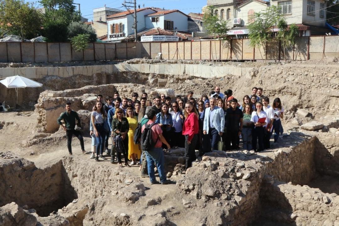 Akhisar&rsquo;da &rsquo;Merkez &Ccedil;arşı&rsquo; canlandırma projesinde &ccedil;alışmalar devam ediyor