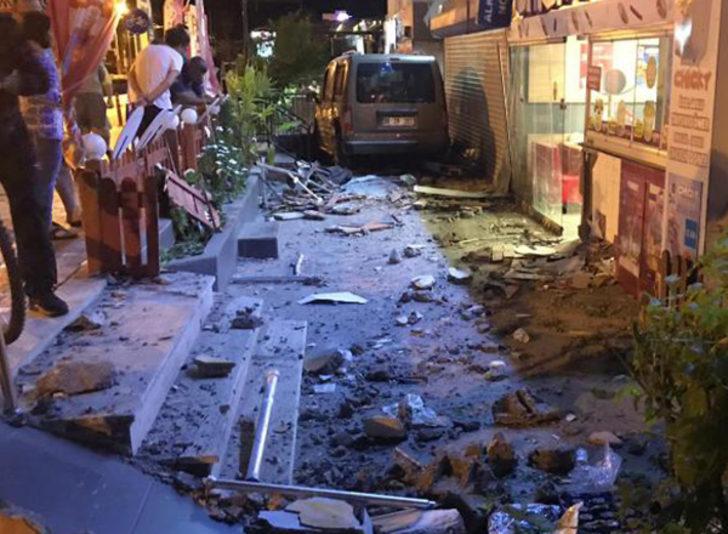 Antalya'da restorana giren aracın sürücüsü çevredekiler tarafından dövüldü G1