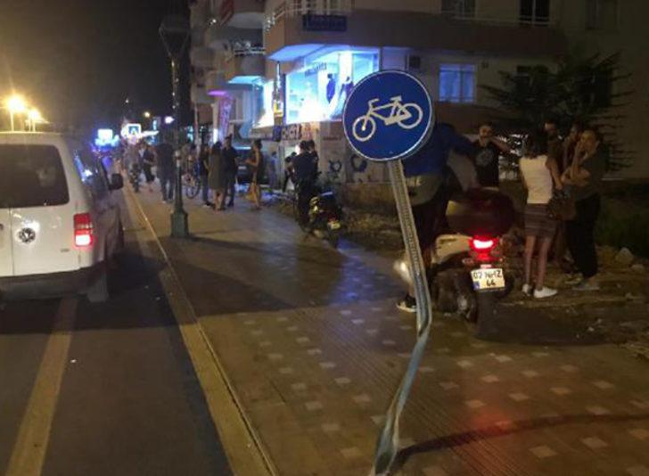 Antalya'da restorana giren aracın sürücüsü çevredekiler tarafından dövüldü G2