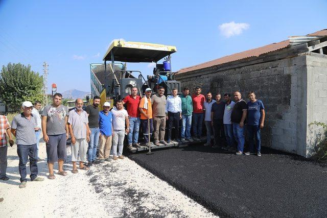 Herekli mahallesi 15 yıl sonra sıcak asfaltla tanıştı