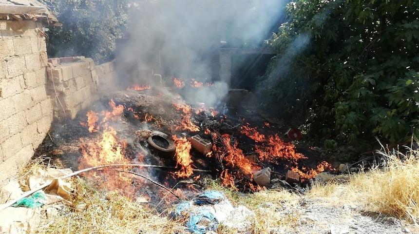 Bah&ccedil;e yangını korkuttu