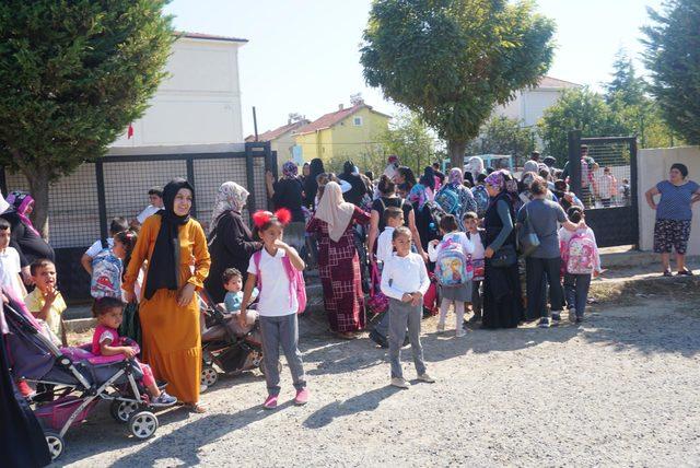 Marmara Ereğlisi nde depremde hasar g&ouml;ren okulun &ouml;ğrencileri nakledildi 1