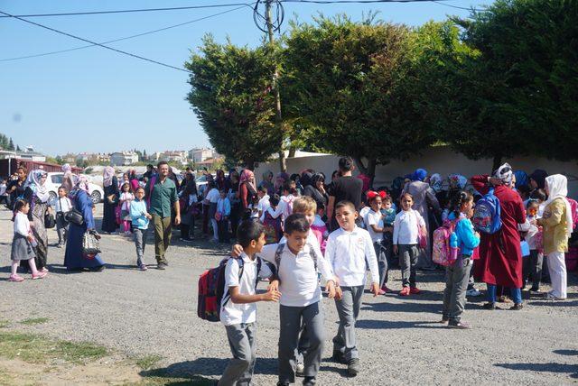 Marmara Ereğlisi nde depremde hasar g&ouml;ren okulun &ouml;ğrencileri nakledildi 3
