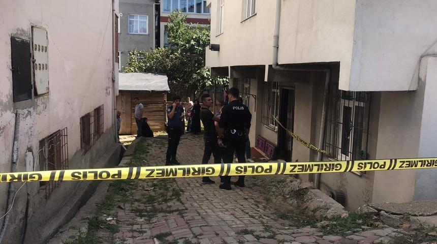 İstanbul'da genç kız kaldırımda vurulmuş halde bulundu