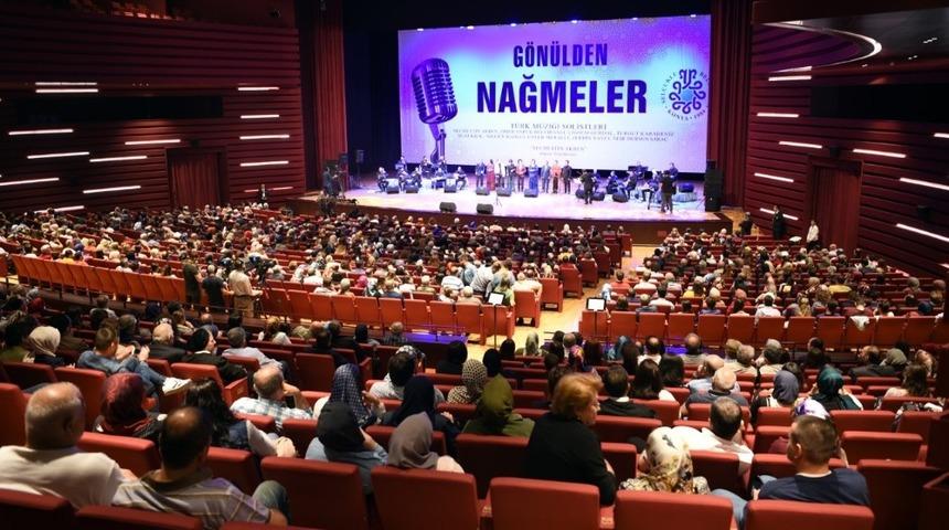 Sel&ccedil;uklu&rsquo;da &ldquo;G&ouml;n&uuml;lden Nağmeler&rdquo; konseri