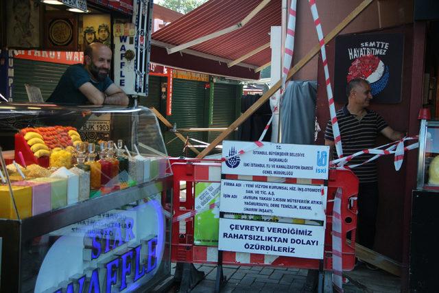 Ortaköy'de çöken yolda etrafı lağım kokusu sardı