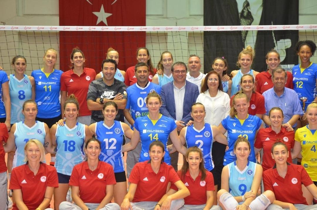 Kuşadası Uluslar arası Voleybol Turnuvası&rsquo;nda dostluk kazandı