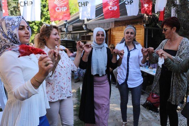 Kuşadası’daki Kadın ve Çocuk Şenliği yoğun ilgi gördü