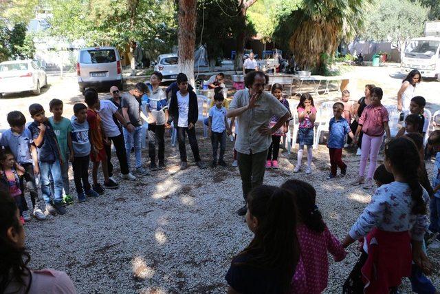 Kuşadası’daki Kadın ve Çocuk Şenliği yoğun ilgi gördü