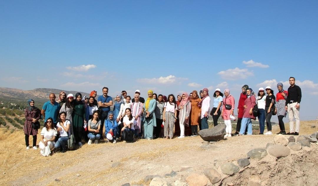 Yeni &uuml;niversiteliler  "Kilis Şehir Gezisi" etkinliğinde buluştu