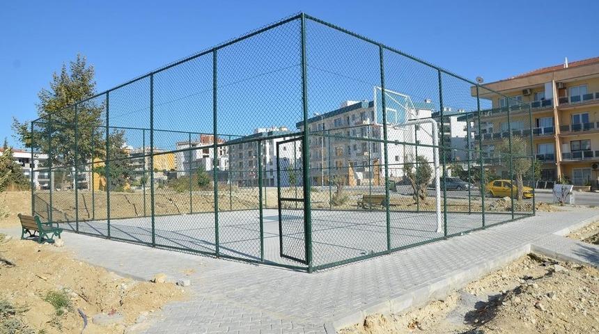 Kuşadası Belediyesi efsane futbolcu M.Y&uuml;ksel Alkışlı&rsquo;nın adını parka veriyor