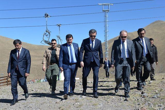 Erzincan ve Bayburt valisi Palandöken’i gezdi