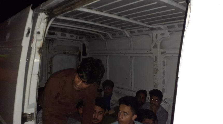 Milas&rsquo;ta 25 d&uuml;zensiz g&ouml;&ccedil;men yakalandı