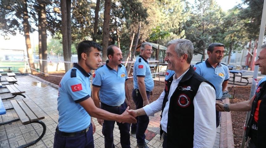 Belediye Başkanı Tahmazoğlu itfaiyecileri ziyaret etti