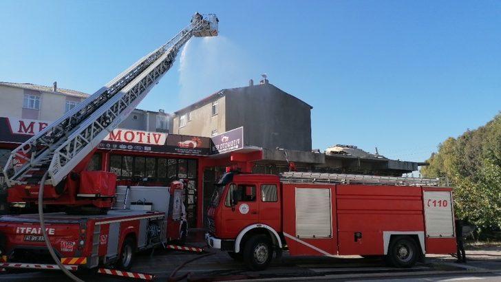 Kocaeli’de alev alev yanan çatı küle döndü G2